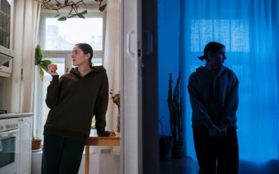 ELÄMÄÄ KAKSISUUNTAISEN MIELIALAHÄIRIÖN KANSSA Osa II Pimeydestä valoon: Omaisen ja läheisen haastattelu